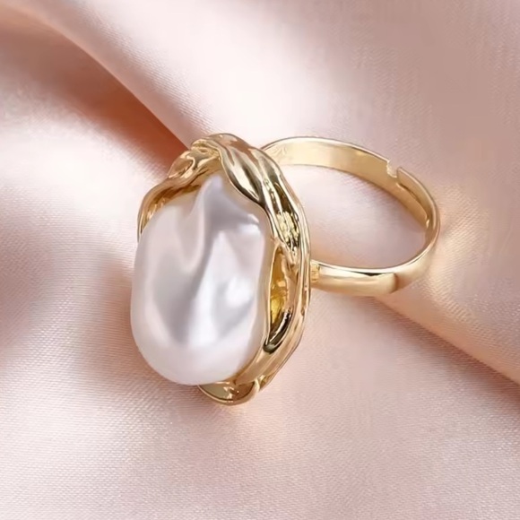 NEW! Zara model Gold and Pearl Women's Ring 
Adjustable - Picture 7 of 8